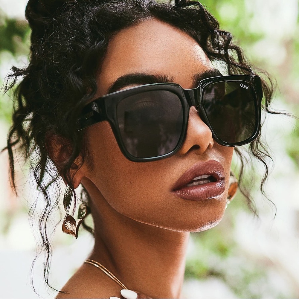Quay On the Prowl Oversized Sunnies